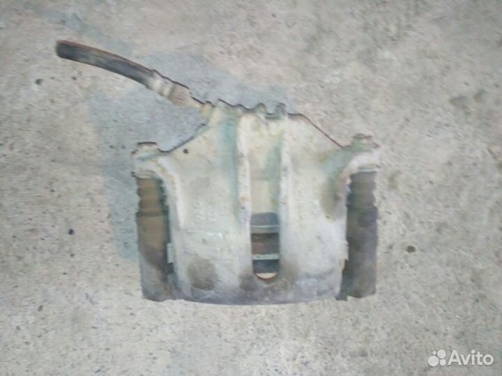 Суппорт тормозной передний Ситроен Ксара Пикассо