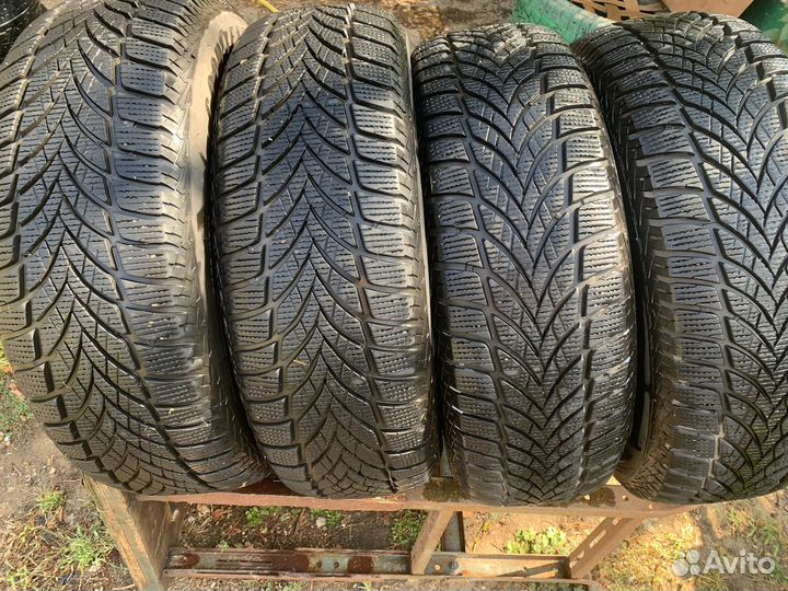 Goodyear UltraGrip Ice 2 215/65 R16