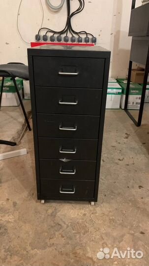 Продам стол письменный,тумбочку (Икеа) бу