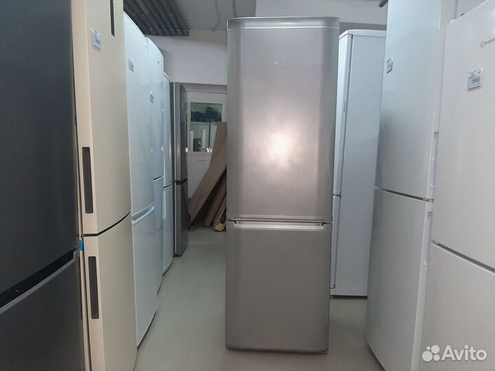 Холодильник Hotpoint-Ariston серебристый 185см
