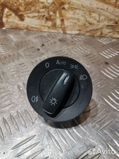 Переключатель света фар Volkswagen Tiguan 2010