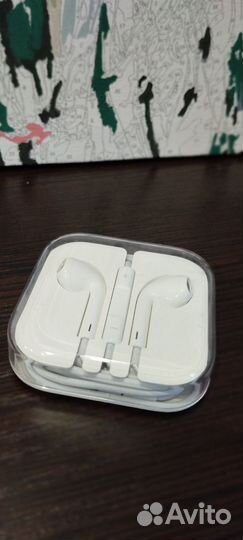 Наушники Apple EarPods Lightning White