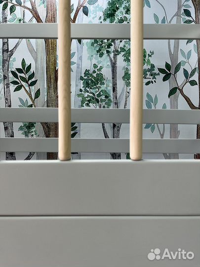 Двухьярусная кровать с окном