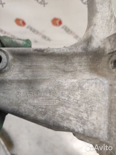 Кронштейн двигателя Mercedes S-Class W220 M113