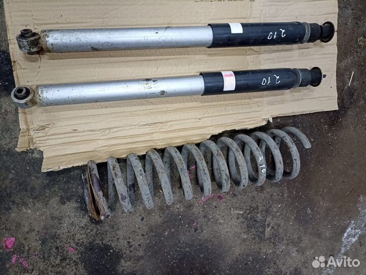 Амортизаторы передние