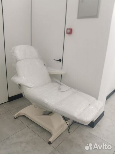 Косметологическое кресло-кушетка от Gharieni б/у