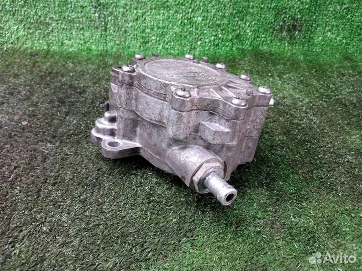 Насос вакуумный Volkswagen Passat (B6) (2005-2010