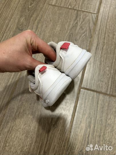 Кроссовки adidas