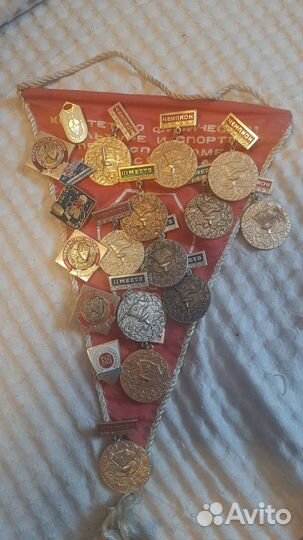 Значки, медали, спортивные разряды, жетоны