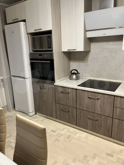 2-к. квартира, 80 м², 6/17 эт.