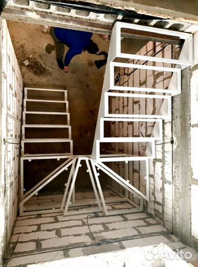 Лестница забежная под ключ