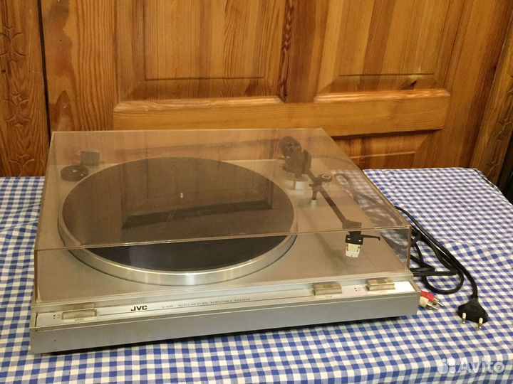 Проигрыватель винила JVC L-A10