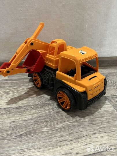 Экскаватор игрушка