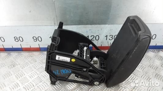 Подлокотник центральный skoda octavia A7 (BDN24IX0