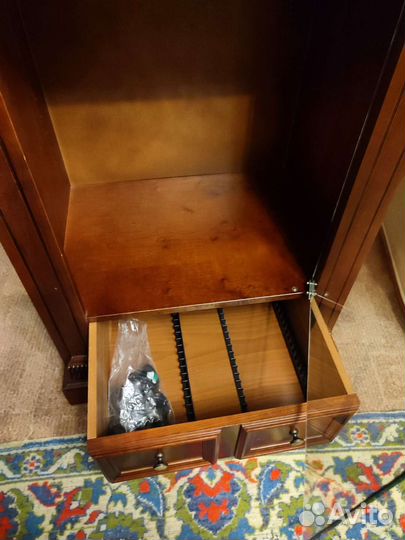 Тумба витринная