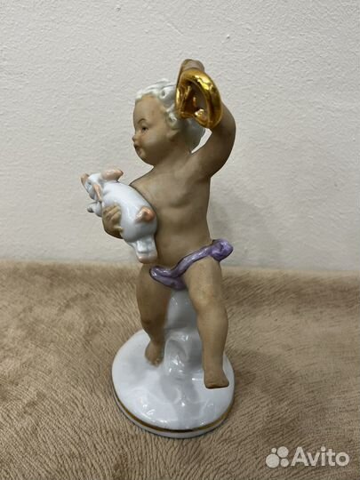 Фарфоровая статуэтка 