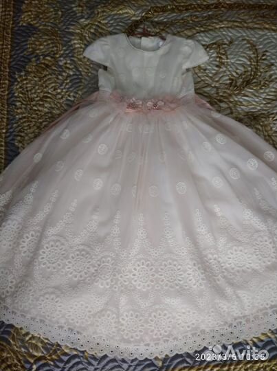 Праздничное платье для девочки 128-130 размера