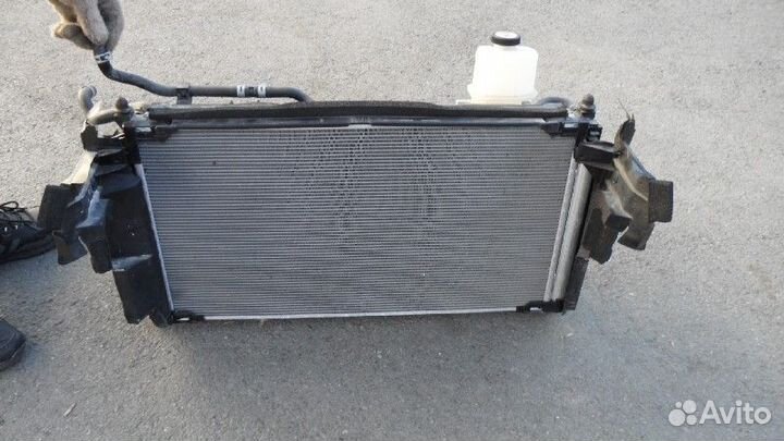 Радиатор для автомобилей toyota prius ZVW50, ZVW51, ZVW55