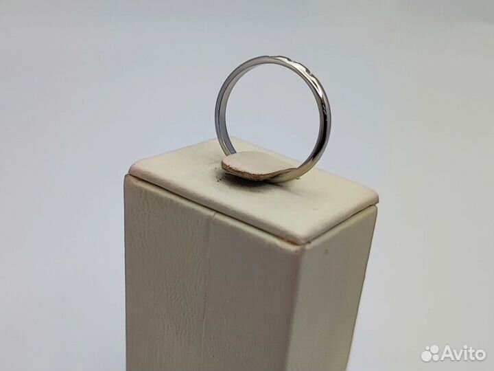 Кольцо с 3 брилл 0.024ct платина 950* 2,74гр