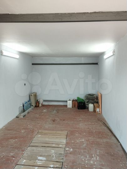 Гараж, > 30 м²