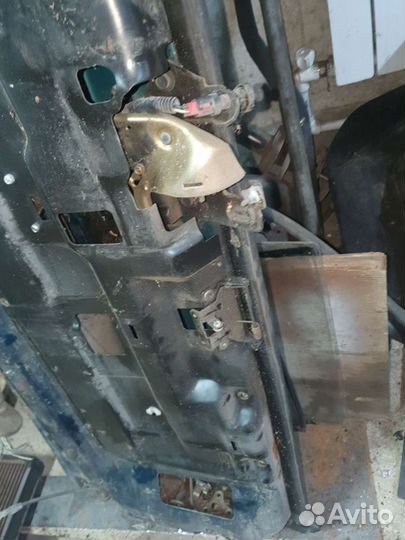 Замки на крышке багажника на шевроле блейзер 1993г