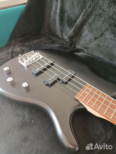 Бас-гитара Cort