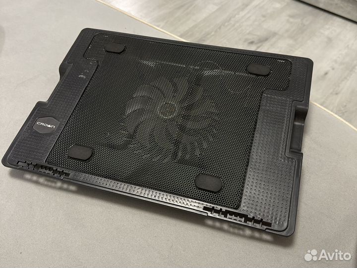 Подставка с охлаждением