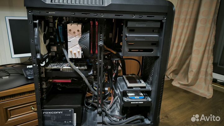 Настольный компьютер с монитором