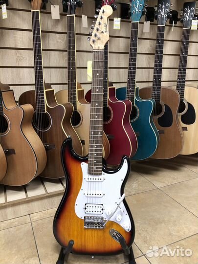 Электрогитара, комбик, шнур, медиаторы(комплект)