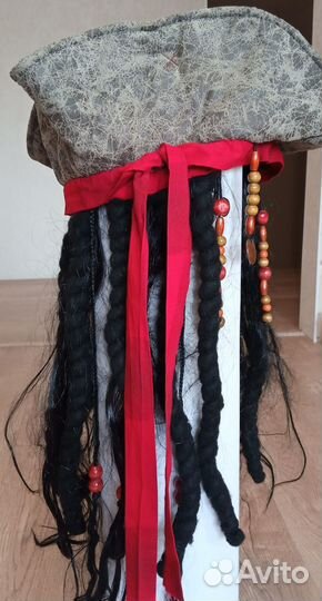 Треуголка Джека Воробья с дредами и бусинами