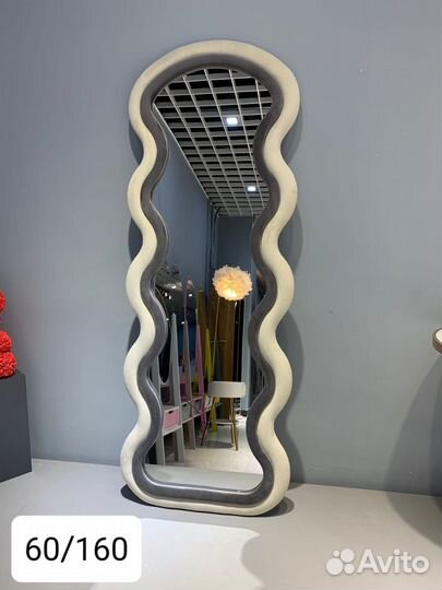 Зеркало в мягкой раме