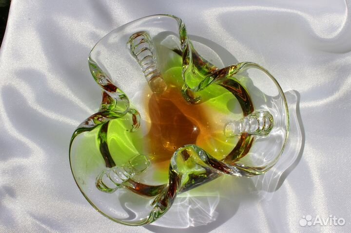 Вазочка (пепельница) из чешского стекла