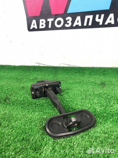 Ограничитель открывания двери передней правой