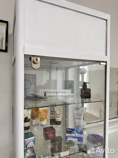 Витрина стеклянная