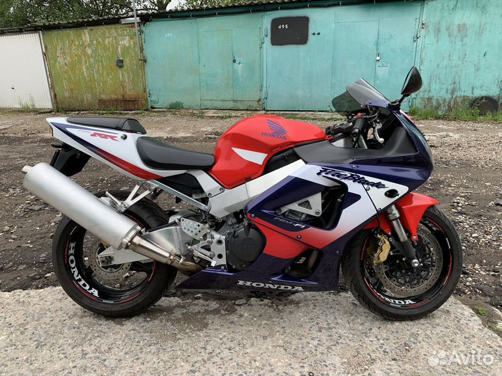 Honda CBR900RR Fireblade (929)