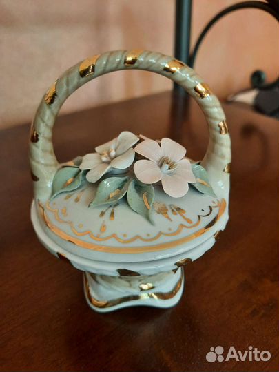 Шкатулка фарфор