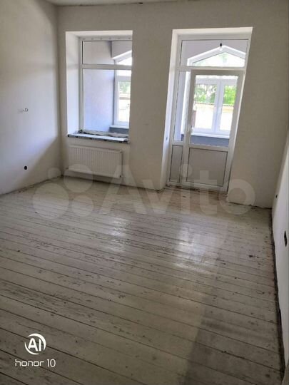3-к. квартира, 98,6 м², 1/3 эт.