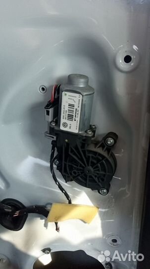 Мотор стеклоподъемника задний правый VW Polo 5