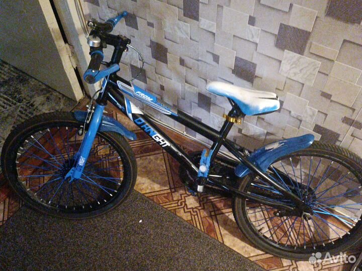 Спортивный новый велосипед