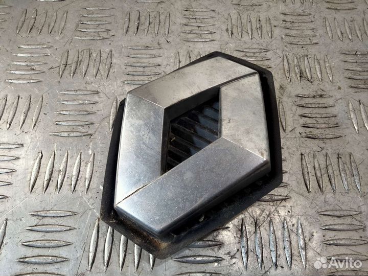 Эмблема передняя Renault Megane II