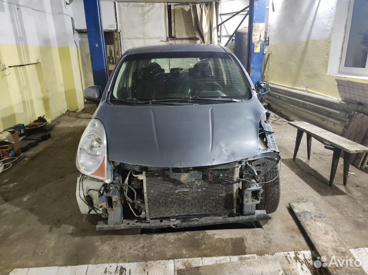 Разбирается на запчасти Nissan Note 2004-2009 МКПП