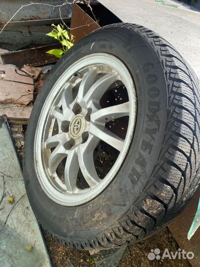 Комплект на тойоту с новыми шинами