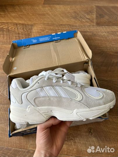 Кроссовки adidas yung 1