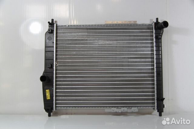 Радиатор охлаждения двигателя Chevrolet Aveo T200