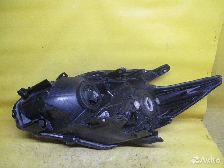 Фара Toyota Prius ZVW30 (Правое)