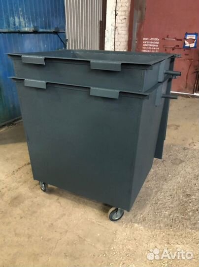 Бак для мусора с крышкой