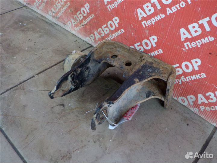 Кронштейн кпп левый Toyota Rav 4 XA20 1CD FTV 2001