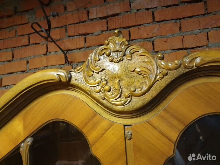 Старинная витрина