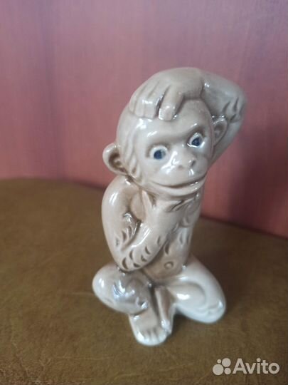 Статуэтка Обезьяна (фарфор)
