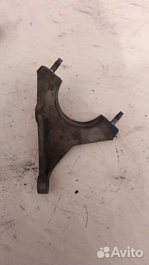 Крепление промежуточного вала Ford Focus 2 1.4л